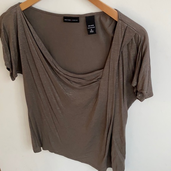 NY & Co. Short sleeve asymmetric droop Blouse with metallic undertones, Size S - Picture 4 of 5